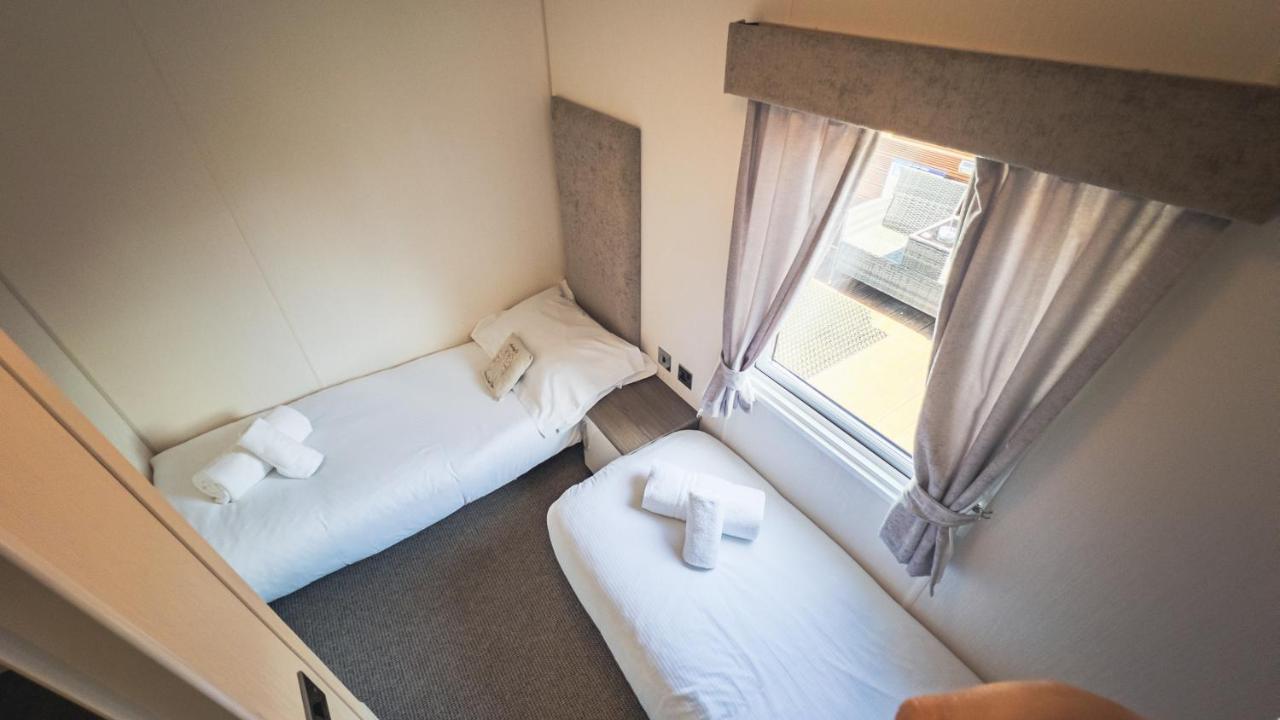 Hazel Oaks, Beautiful Lodge With Hot Tub - Sleeps 6 - Felmoor Park Morpeth Exterior photo