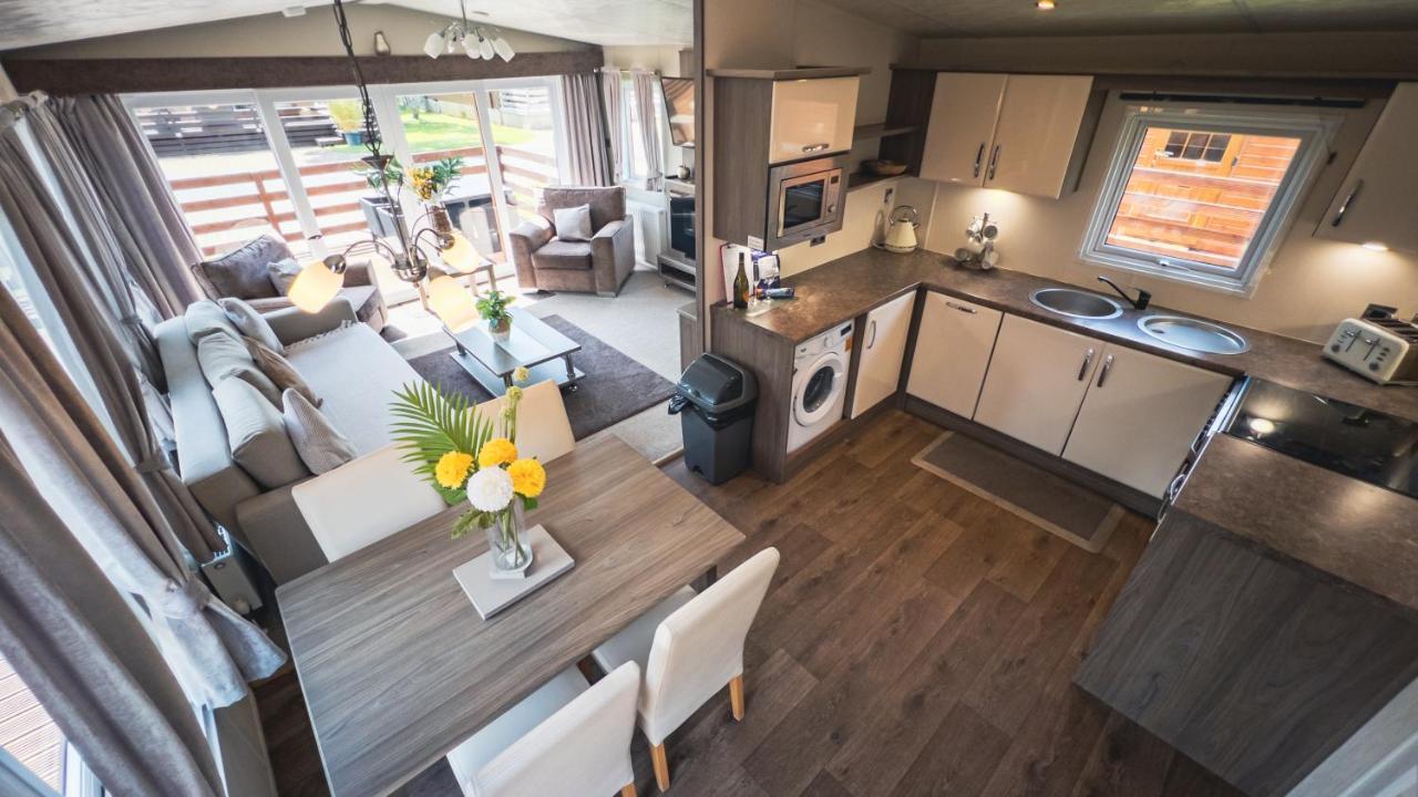 Hazel Oaks, Beautiful Lodge With Hot Tub - Sleeps 6 - Felmoor Park Morpeth Exterior photo