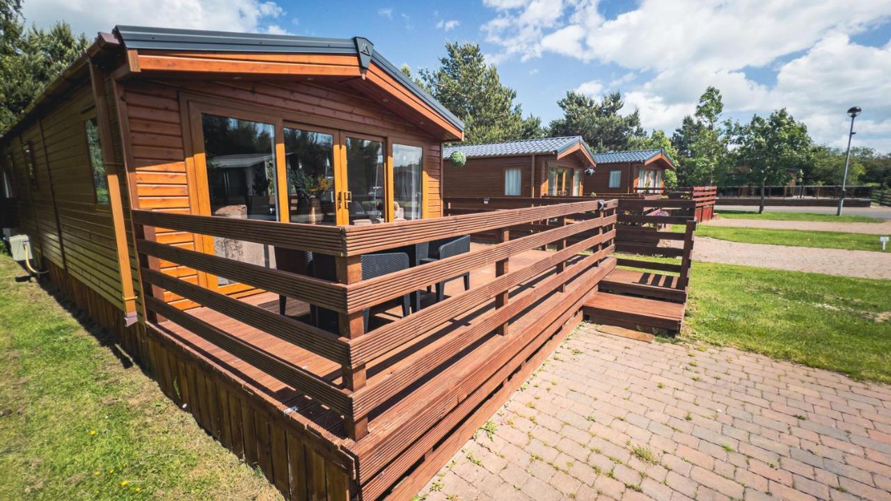 Hazel Oaks, Beautiful Lodge With Hot Tub - Sleeps 6 - Felmoor Park Morpeth Exterior photo