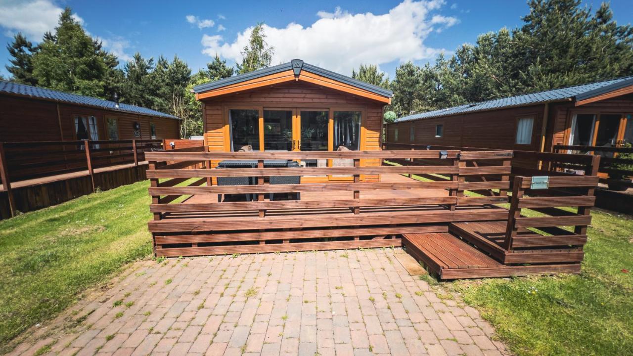 Hazel Oaks, Beautiful Lodge With Hot Tub - Sleeps 6 - Felmoor Park Morpeth Exterior photo